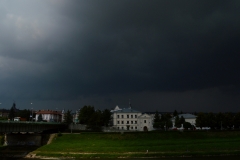 Zapadła ciemność nad miastem